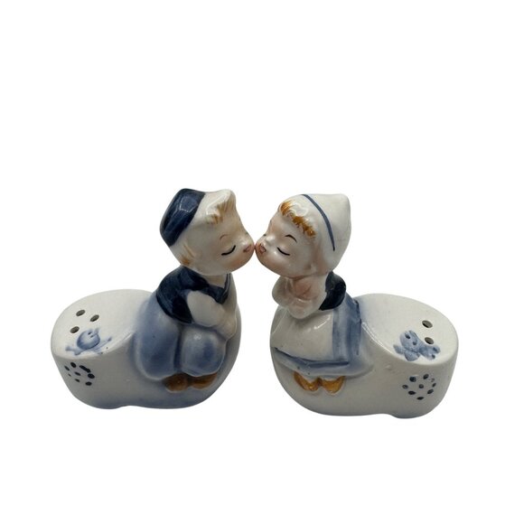Dutch Boy & Girl Ceramic Salt & Pepper Shakers Kissing Figurines Hand-Painted - Picture 1 of 5